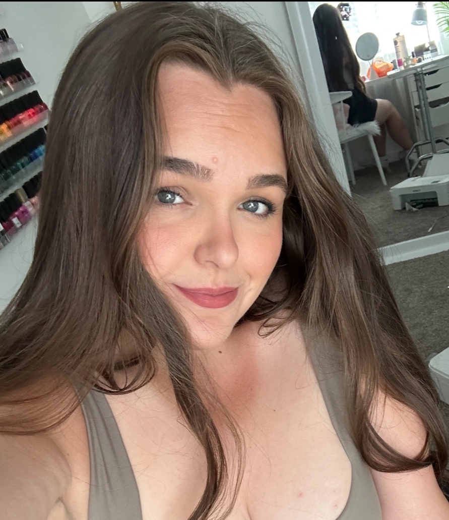 Juli!=''?Juli:Juli Russell